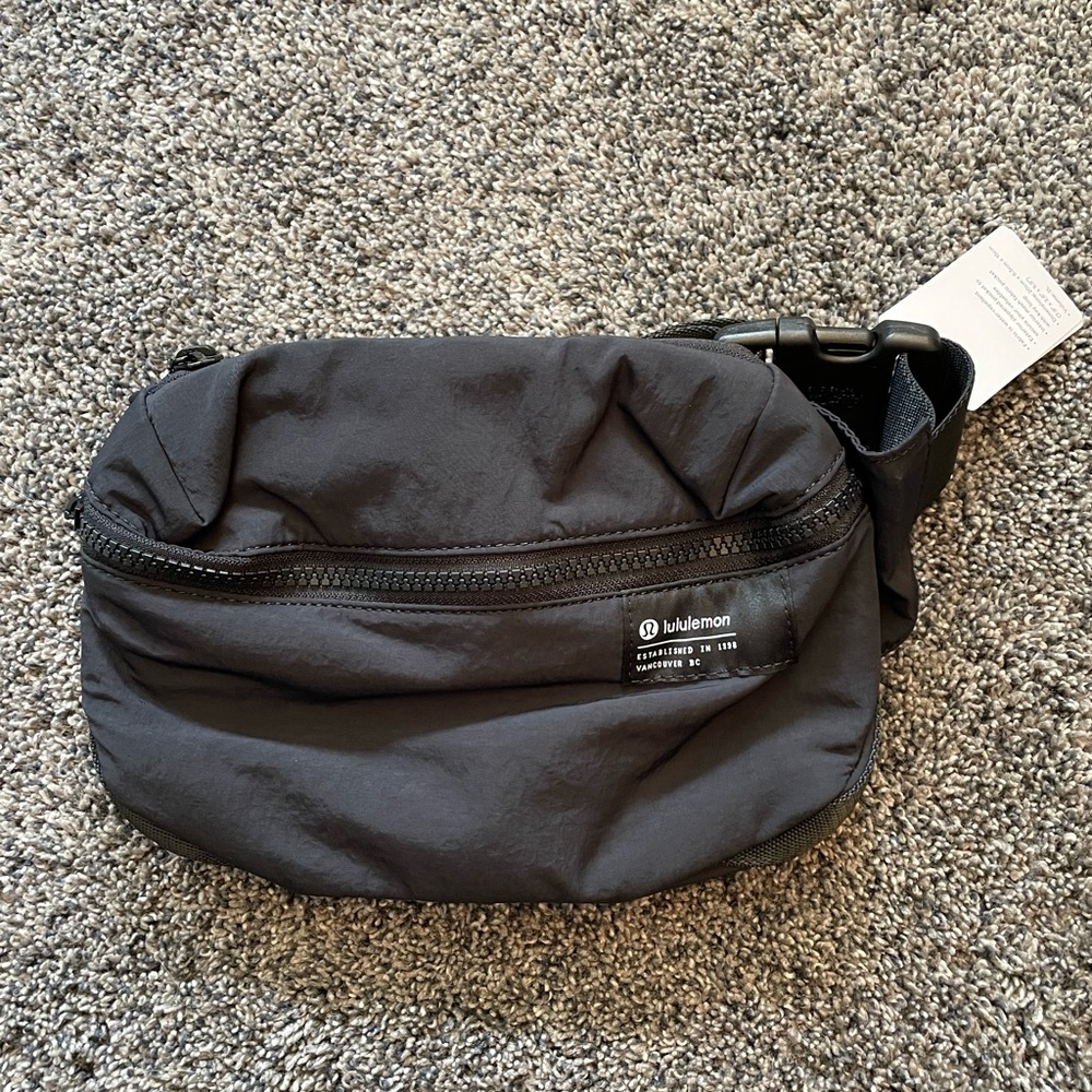 Lululemon Clean Lines Belt Bag - Black - NWT